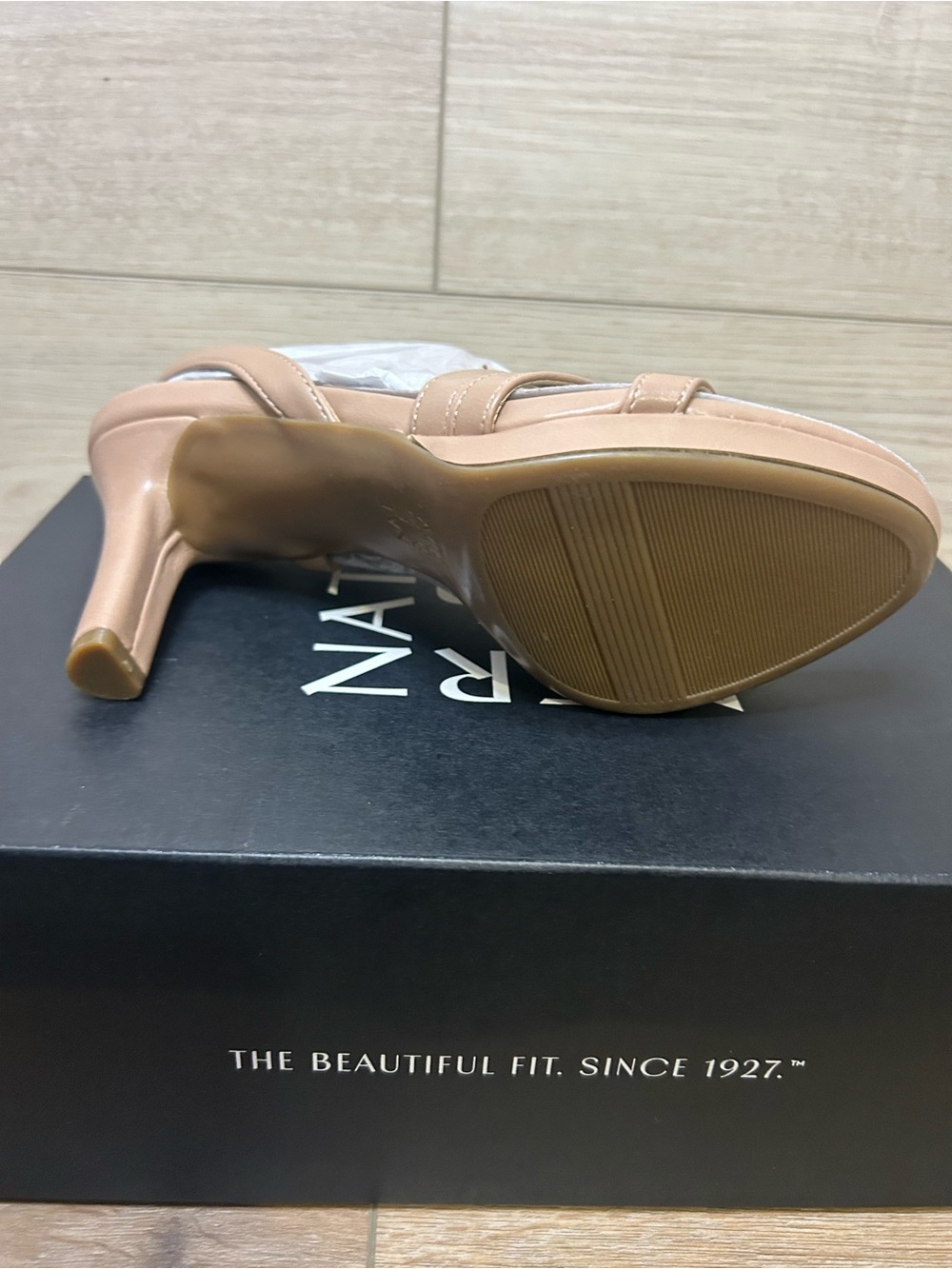 Naturalizer Brenta Sandal Brand New 7M Creme Brulee - Picture 6 of 7